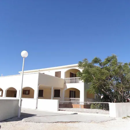 Stjepan- 10 M From Beach Apartman Vir