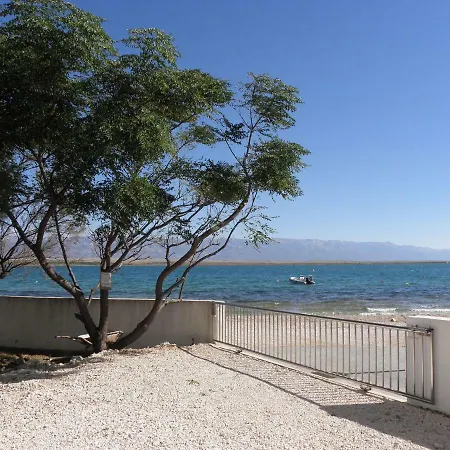 Stjepan- 10 M From Beach Apartman Vir