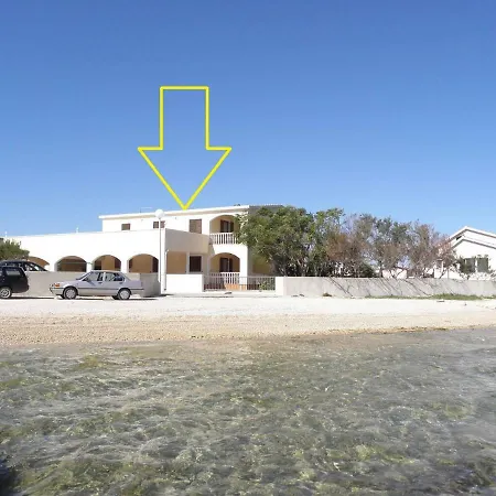 Stjepan- 10 M From Beach Apartman Vir