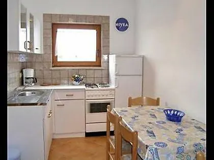 Stjepan- 10 M From Beach Appartement Vir